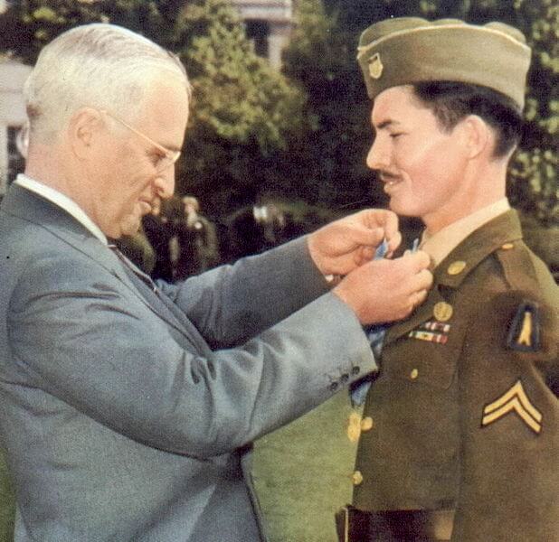 Desmond Doss receiving the Medal of Honor