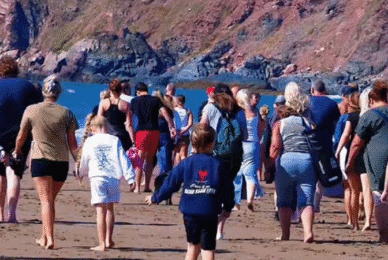 ‘I put the invitation online. God did the rest’: 170 baptised at Devon beach