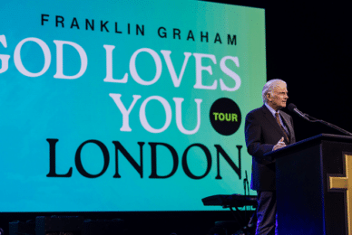 Franklin Graham shares God’s message of ‘hope and forgiveness’ with 17,000