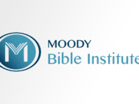 Chicago schools lift bar on trainee Christian teachers