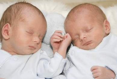 Twins born at 23 weeks start school