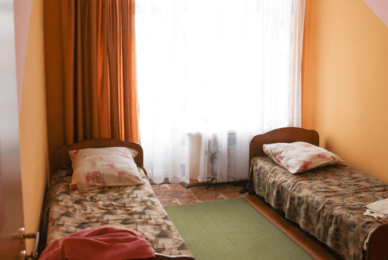 Female abuse victim forced to share room with a man – Canada