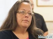 US clerk freed after jail time for opposing gay marriage