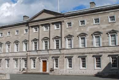 Irish politicians back liberal abortion law
